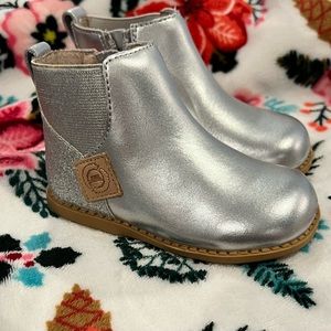 Livie and Luca Silver boots - EUC Size 6